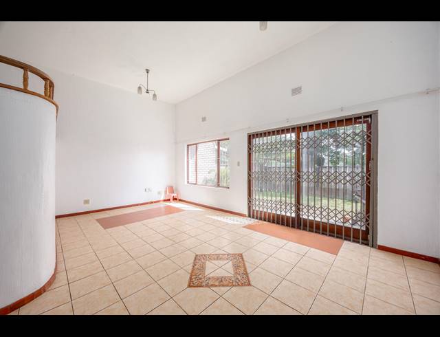 3 BEDROOM DUPLEX FOR SALE IN THE WOLDS